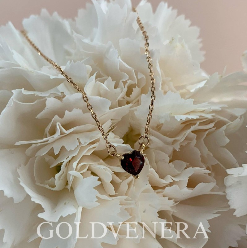 Колье из красного золота с Гранатом в виде сердца